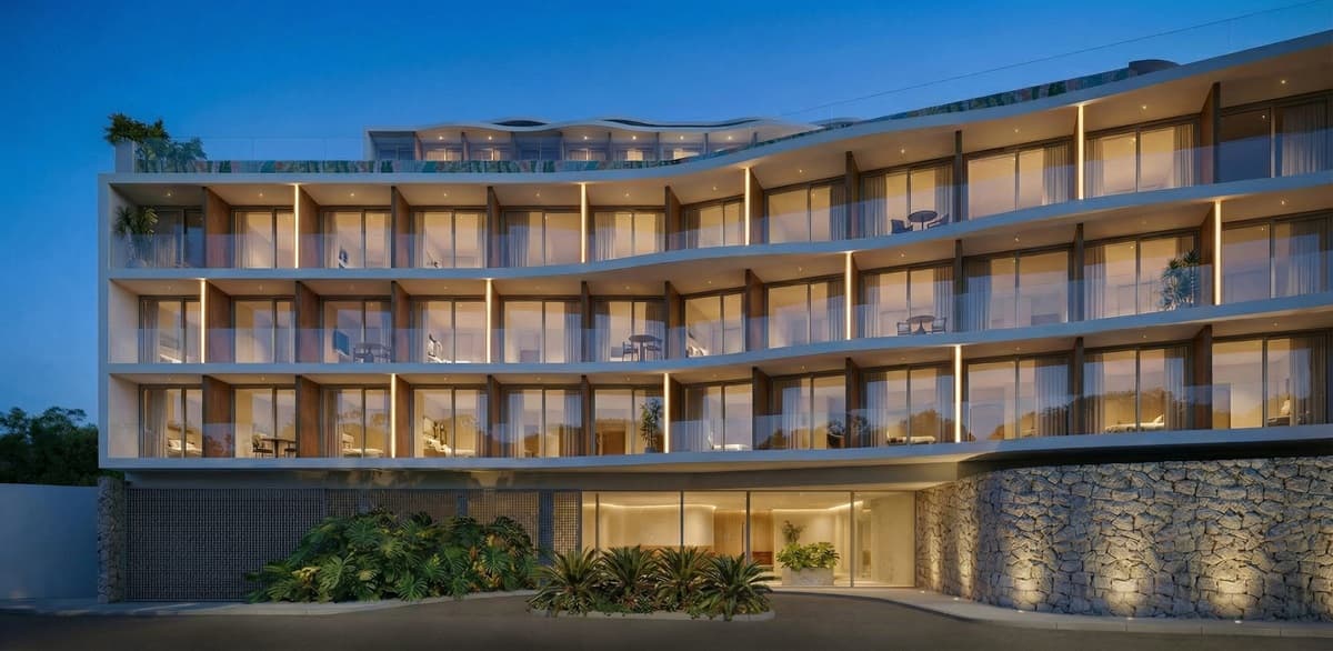 Vista da Rua Avenida Niemeyer em São Conrado, com calçamento em asfalto, vista mar e o Ilhas Cagarras ao fundo. Localização do Costa Niemeyer Made in Rio.